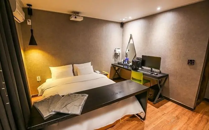 Oda (Special room movie room (Netflix high)