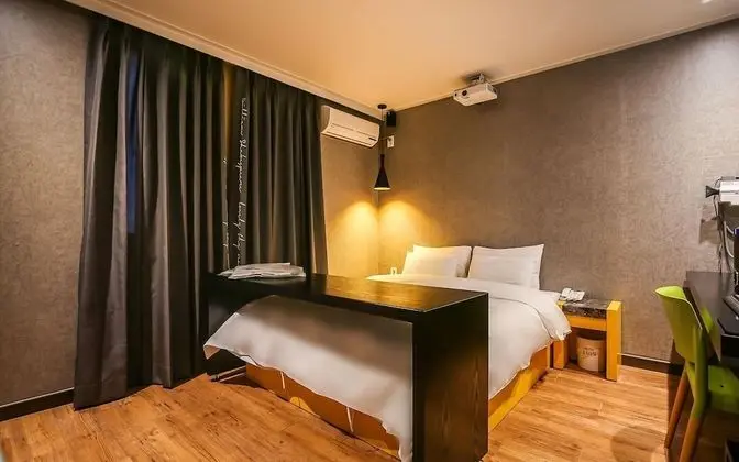 Oda (Special room movie room (Netflix high)