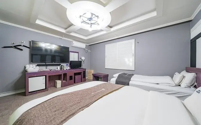 Oda (Twin (65 inch TV Netflix air purifier)