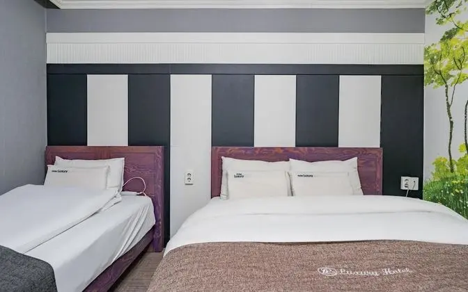 Oda (Twin (65 inch TV Netflix air purifier)