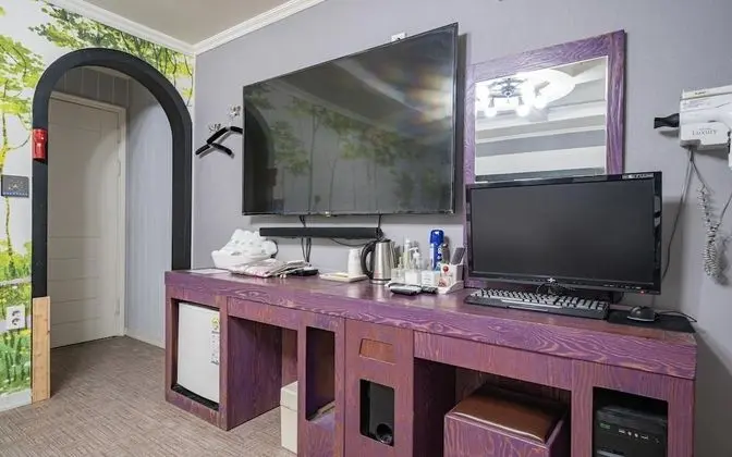 Oda (Twin (65 inch TV Netflix air purifier)