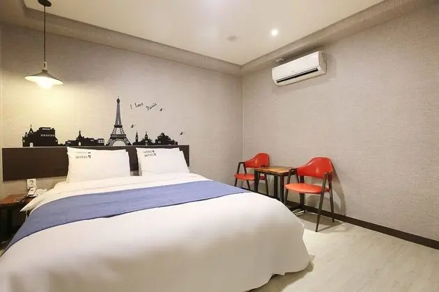 Oda (Non-smoking room (Netflix available))