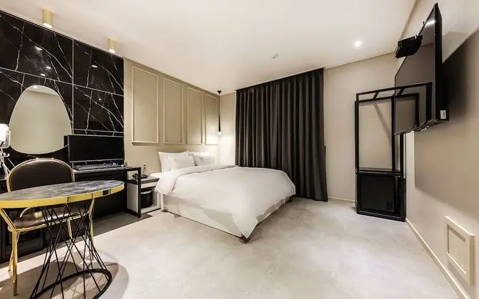 Oda (Comfy Room (Netflix Available TV))