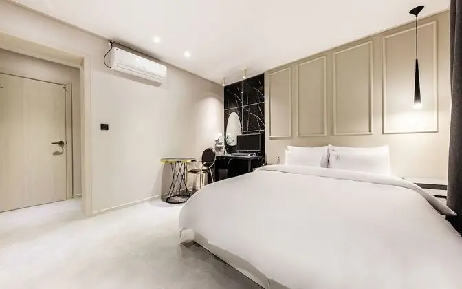 Oda (Comfy Room (Netflix Available TV))