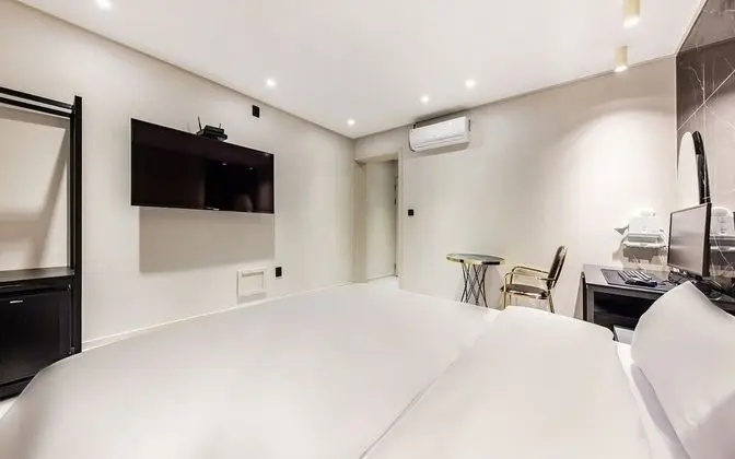 Oda (Comfy Room (Netflix Available TV))