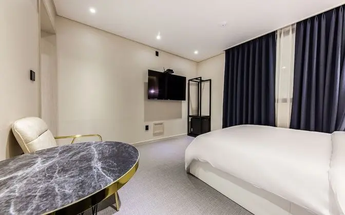 Oda (Comfy Room (Netflix Available TV))