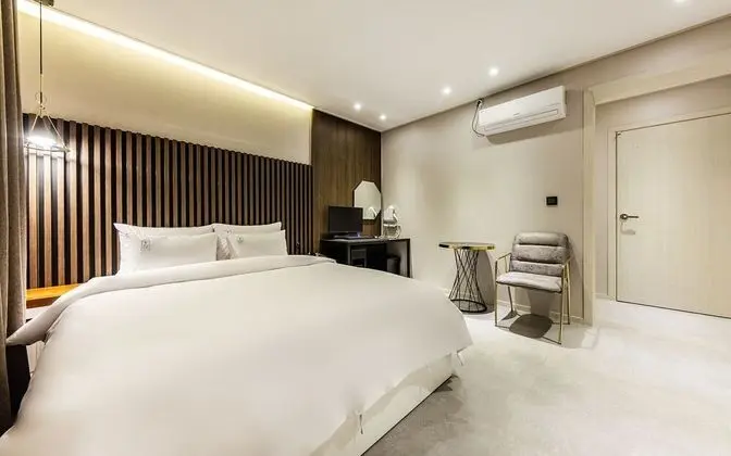 Oda (Comfy Room (Netflix Available TV))