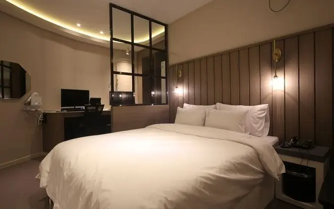 Oda (Our Secret Place (Netflix Available T)