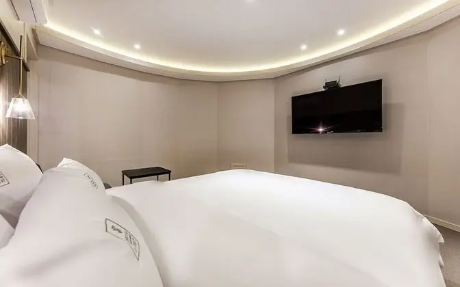 Oda (Our Secret Place (Netflix Available T)