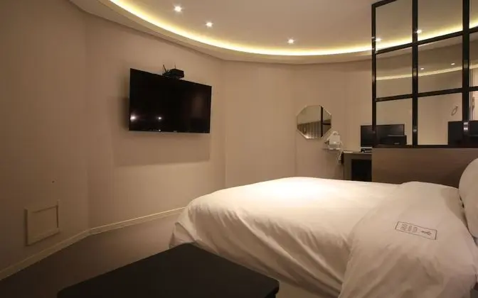 Oda (Our Secret Place (Netflix Available T)