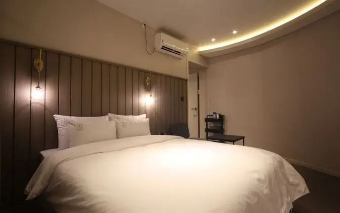 Oda (Our Secret Place (Netflix Available T)