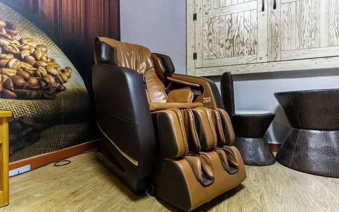 Oda (Massage chair (65 inch TV Netflix ava)