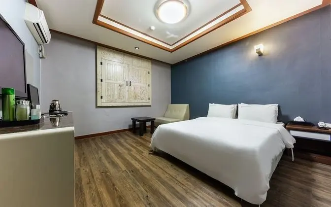 Oda (Standard room (65-inch TV Netflix ava)