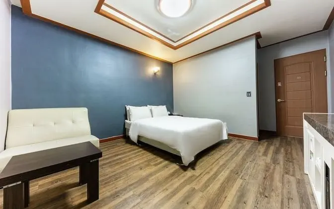 Oda (Standard room (65-inch TV Netflix ava)