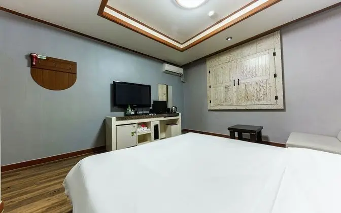 Oda (Standard room (65-inch TV Netflix ava)