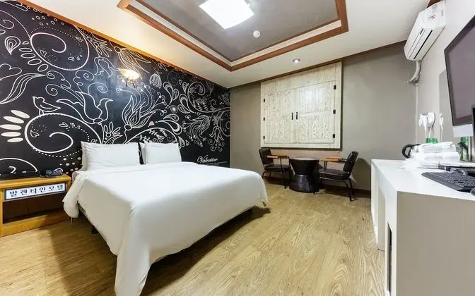 Oda (Standard room (65-inch TV Netflix ava)