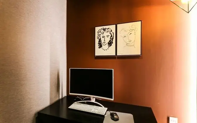 Oda (Mirror Room (fee charge for extra per)