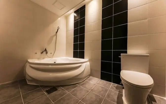 Oda (Mirror Room (fee charge for extra per)