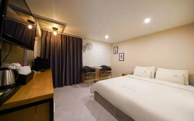 Deluxe Tek Büyük Yataklı Oda