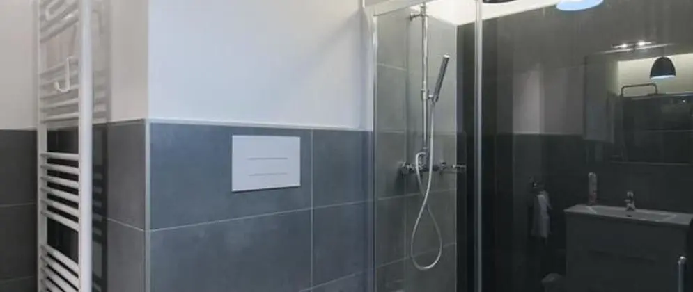 Tek Büyük Yataklı Oda (Private External Bathroom)