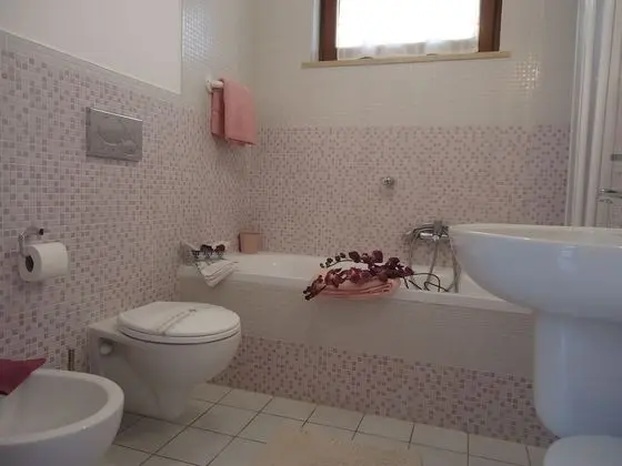 Tek Büyük Yataklı Oda, Ek Bina