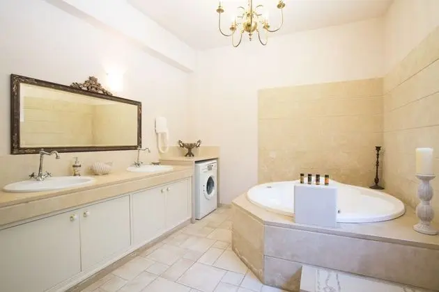 Deluxe Villa