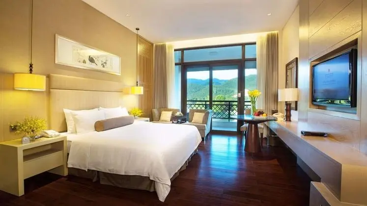 Deluxe Tek Büyük Yataklı Oda, Göl Manzaralı