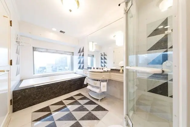 Süit, Sigara İçilmez (Palais, Free Lounge Access)