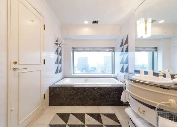 Süit, Sigara İçilmez (Palais, Free Lounge Access)