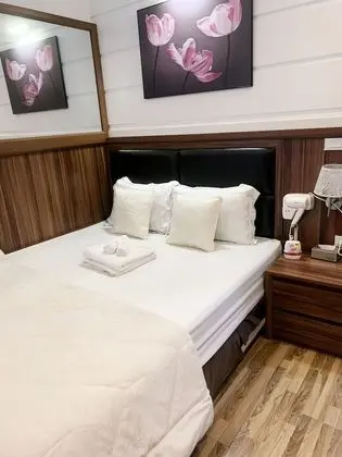 Basic Tek Büyük Yataklı Oda