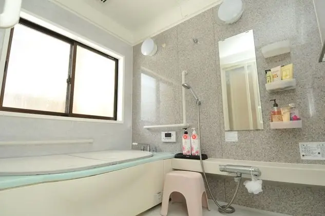 Üç Kişilik Oda, Ortak Banyo (with Futon Mat)