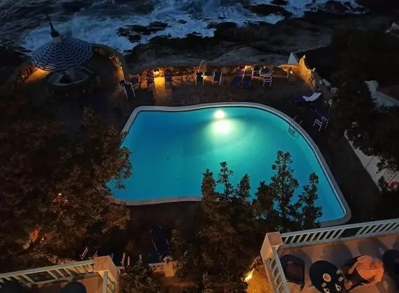 Tek Büyük veya İki Ayrı Yataklı Oda, Deniz Manzaralı