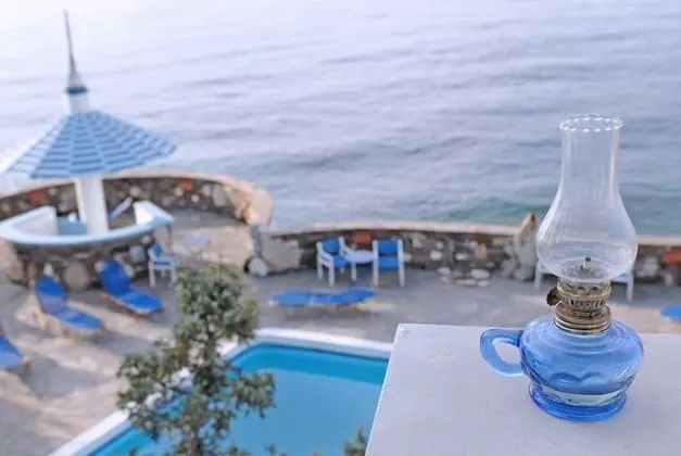 Tek Büyük veya İki Ayrı Yataklı Oda, Deniz Manzaralı