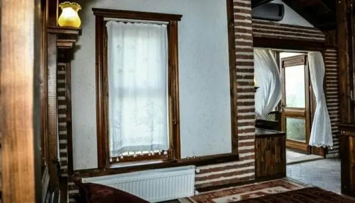 Tek Büyük veya İki Ayrı Yataklı Oda, Balkon