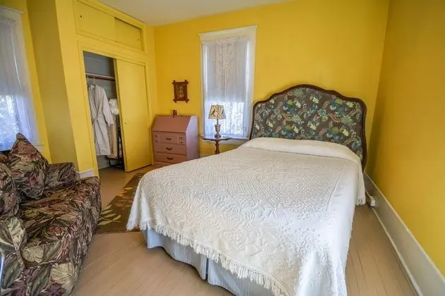 The Queen Anne Room