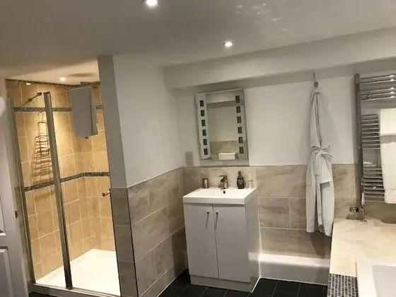 Süit, Banyolu/Duşlu, Avlu Manzaralı (Seperate Bath and Shower)