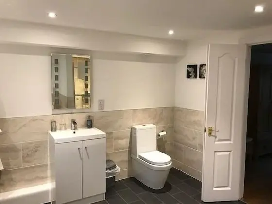 Süit, Banyolu/Duşlu, Avlu Manzaralı (Seperate Bath and Shower)