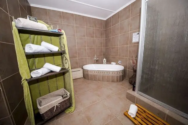Standard Süit, 1 Yatak Odası (Pearly Twin Bed Room En-suite)