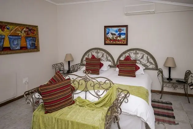 Standard Süit, 1 Yatak Odası (Pearly Twin Bed Room En-suite)