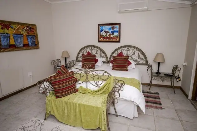 Standard Süit, 1 Yatak Odası (Pearly Twin Bed Room En-suite)