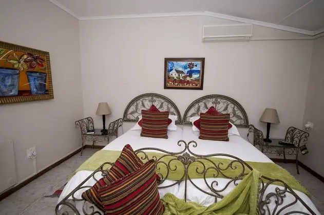 Standard Süit, 1 Yatak Odası (Pearly Twin Bed Room En-suite)