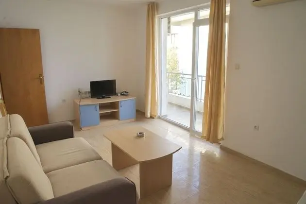 Standard Apart Daire, 1 Yatak Odası, Balkon, Havuz Manzaralı