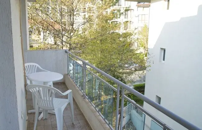 Standard Apart Daire, 1 Yatak Odası, Balkon, Havuz Manzaralı