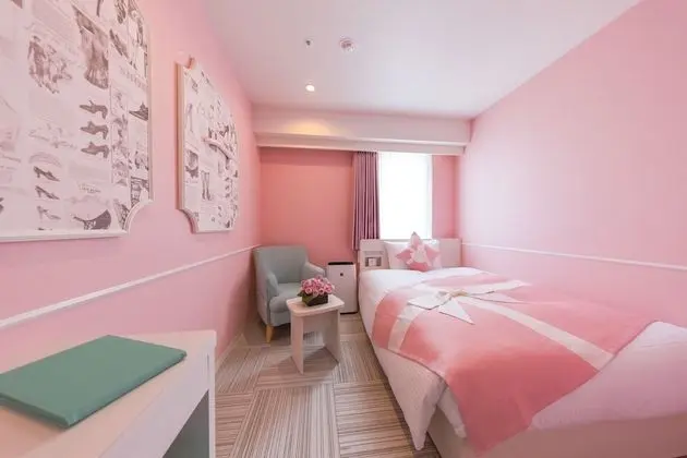 Standard Oda, Sadece kadınlar için, Sigara İçilmez (Top Floor, Shower Only)