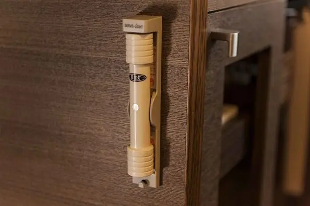 Tek Kişilik Oda, Sigara İçilmez (Hollywood, Single Use)