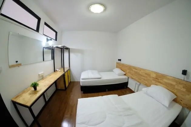 İki Ayrı Yataklı Oda, Ortak Banyo
