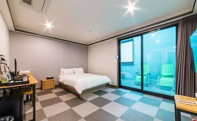 Deluxe Tek Büyük Yataklı Oda