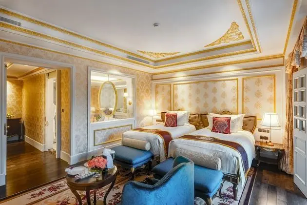 Luxury Oda