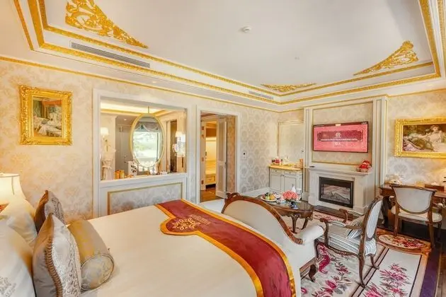 Luxury Oda