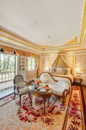 Luxury Oda